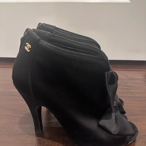 CHANEL Black bootie boots with bows | Excellent condition - like New! - Picture 5 of 14